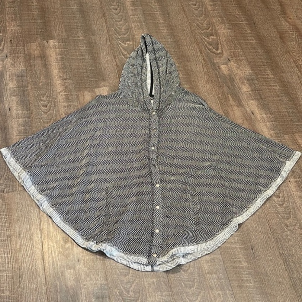 Lucky brand houndstooth pattern button up hooded poncho